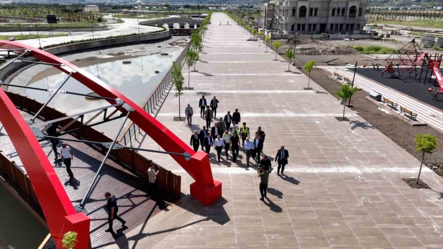 Vali Çiçek Ve Başkan Büyükkılıç, Recep Tayyip Erdoğan Millet Bahçesi’ni İnceledi