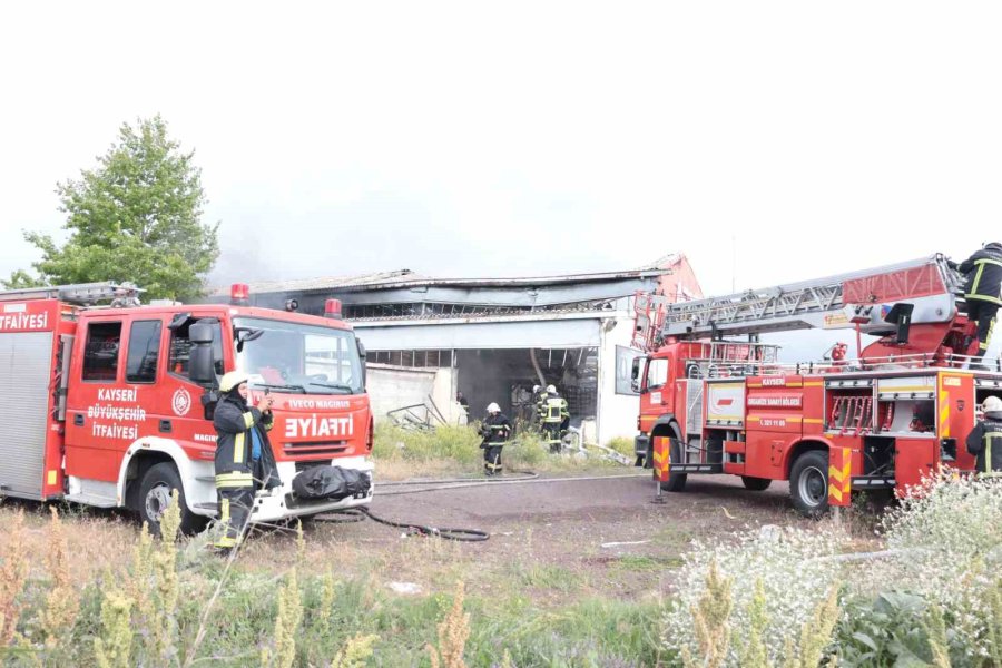 Kayseri’de Fabrika Yangını 1 Saatte Söndürüldü