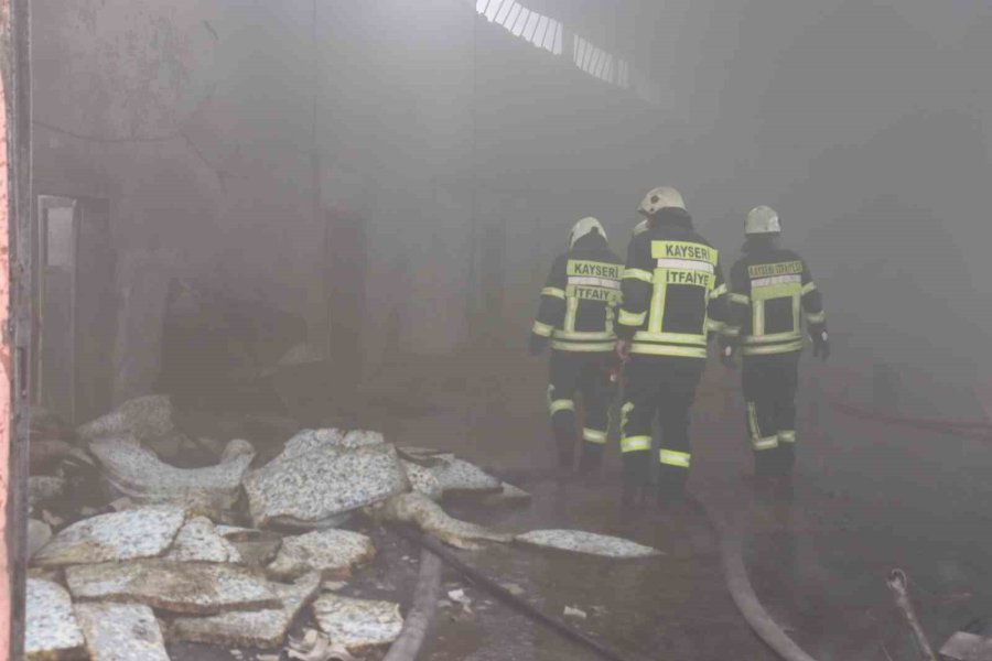 Kayseri’de Fabrika Yangını 1 Saatte Söndürüldü