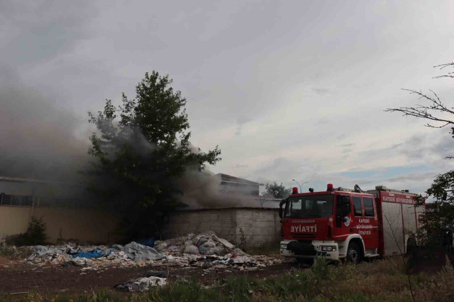Kayseri’de Fabrika Yangını 1 Saatte Söndürüldü
