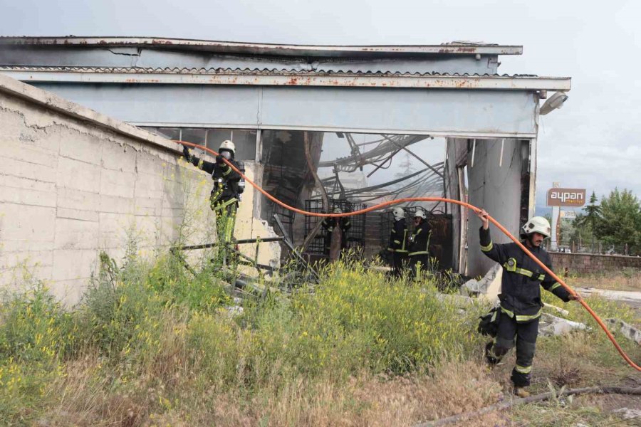 Kayseri’de Fabrika Yangını 1 Saatte Söndürüldü