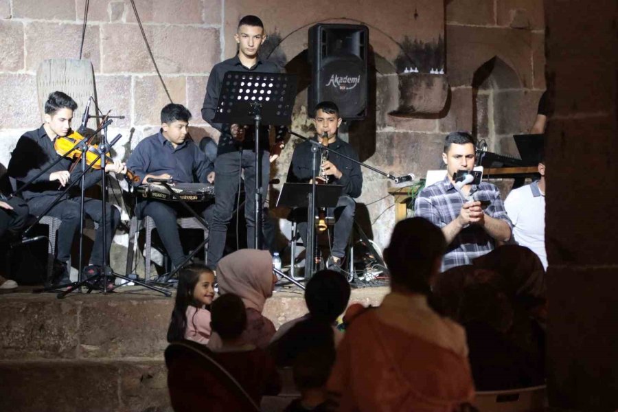 Kaymakam Ve Öğrenciler Çaldı, Engelli Çocuklar Eğlendi