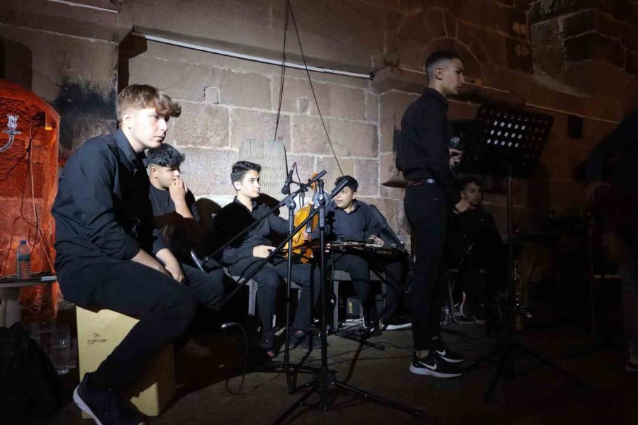 Kaymakam Ve Öğrenciler Çaldı, Engelli Çocuklar Eğlendi