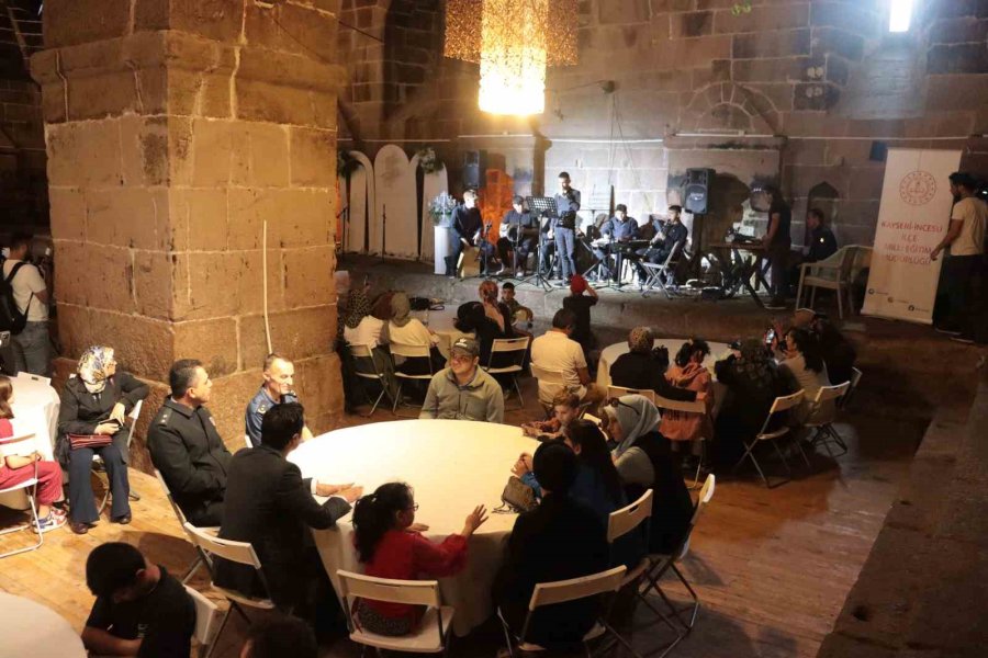 Kaymakam Ve Öğrenciler Çaldı, Engelli Çocuklar Eğlendi