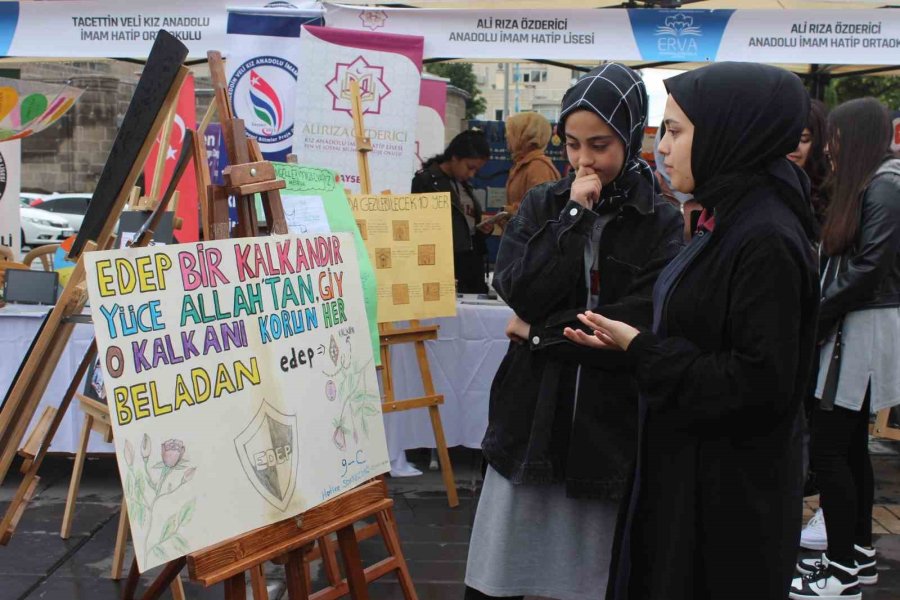 Öğrenciler Erva Yılsonu Etkinliklerinde Yeteneklerini Sergiledi
