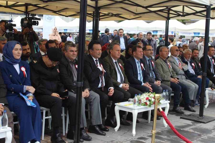 Öğrenciler Erva Yılsonu Etkinliklerinde Yeteneklerini Sergiledi