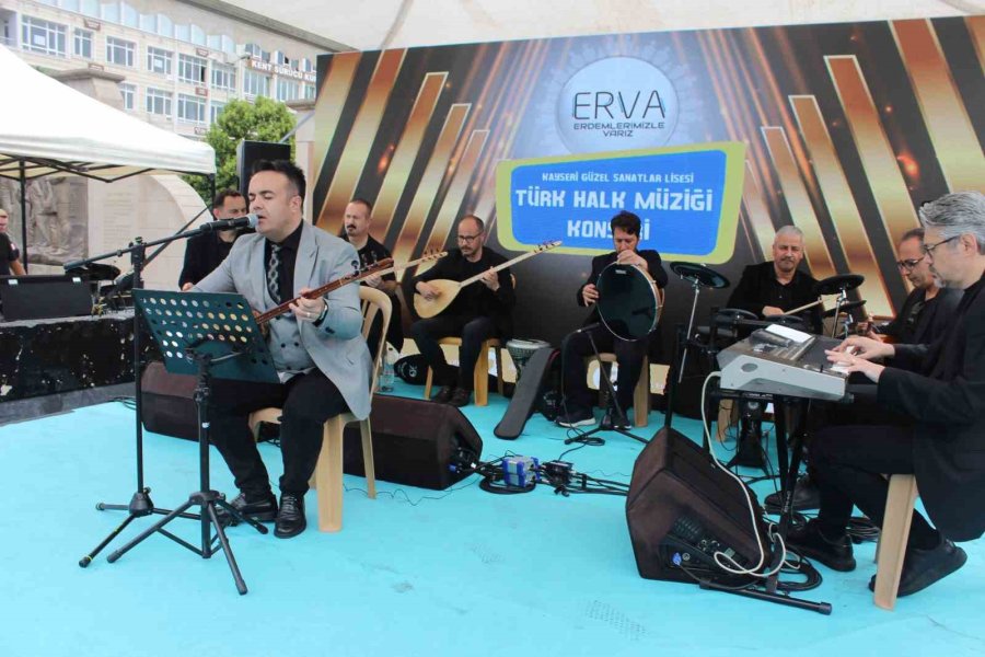 Öğrenciler Erva Yılsonu Etkinliklerinde Yeteneklerini Sergiledi