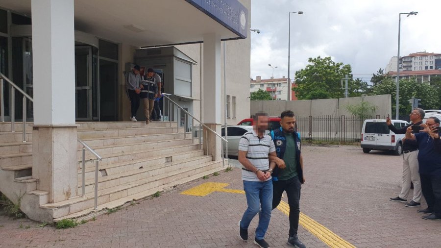 Aranan Şahıslara 40 Ekip Ve 106 Personelle Eş Zamanlı Operasyon
