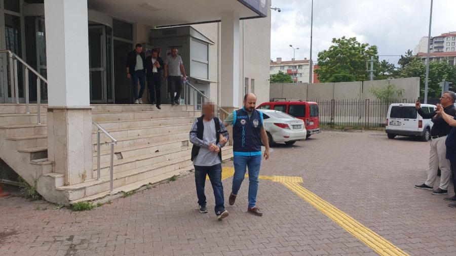 Aranan Şahıslara 40 Ekip Ve 106 Personelle Eş Zamanlı Operasyon