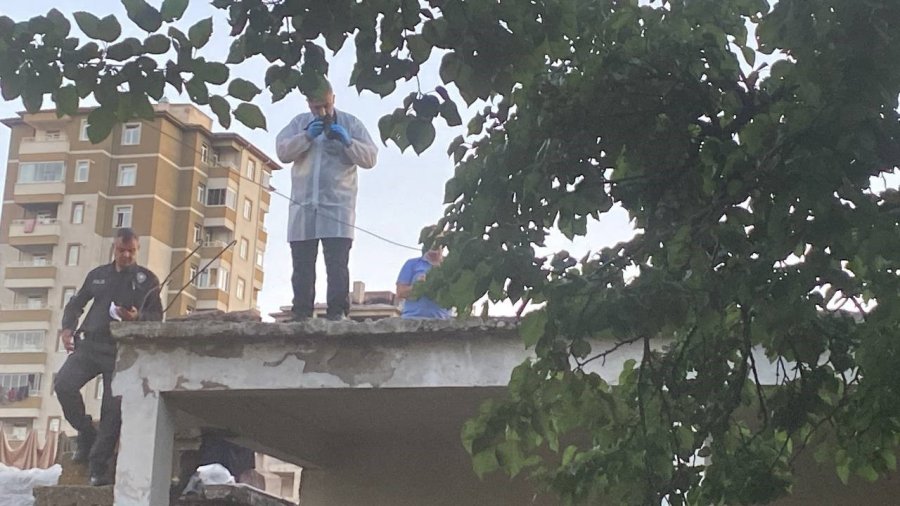 Çatıda Oyun Oynayan Çocuk Elektrik Akımına Kapıldı