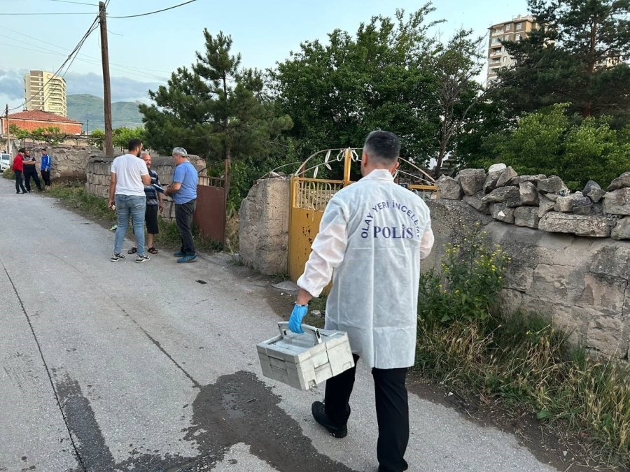 Çatıda Oyun Oynayan Çocuk Elektrik Akımına Kapıldı