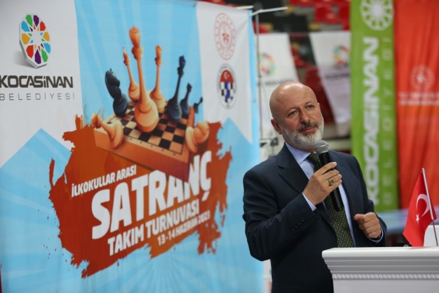 Başkan Çolakbayrakdar, Satranç Turnuvasının Ödüllerini Verdi