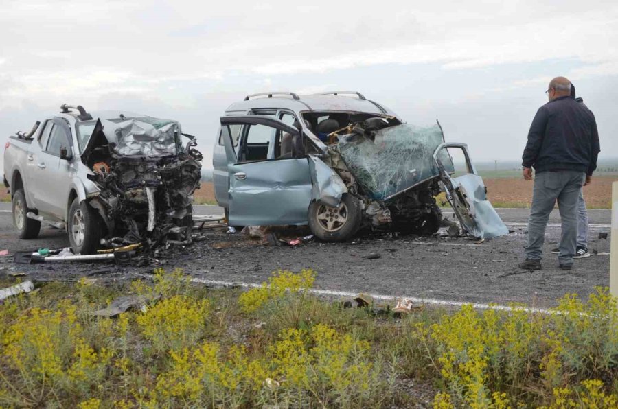 Konya’da Kamyonet İle Minibüs Çarpıştı: 4 Ölü
