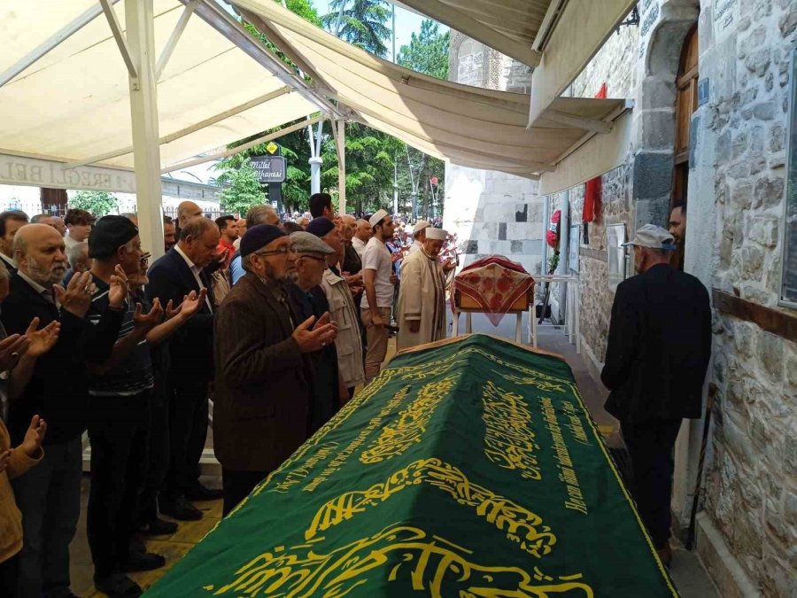 Boşanma Aşamasındaki Kocası Tarafından Öldürülen Doktor Son Yolculuğuna Uğurlandı