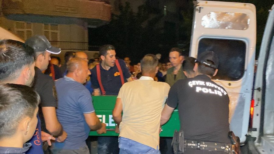 Bahçe Hortumu Almak İçin Çıktığı Tavan Arasında, Kayıp Oğlunu Hortuma Asılı Halde Buldu