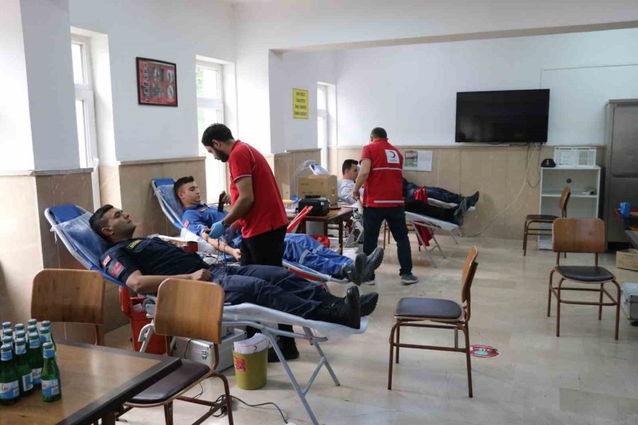 Aksaray’da Jandarmadan Kızılay’a Kan Bağışı