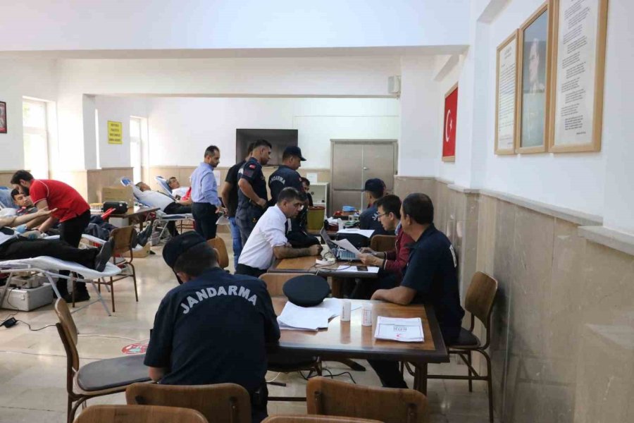 Aksaray’da Jandarmadan Kızılay’a Kan Bağışı