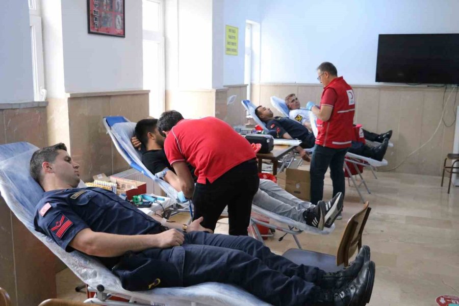 Aksaray’da Jandarmadan Kızılay’a Kan Bağışı