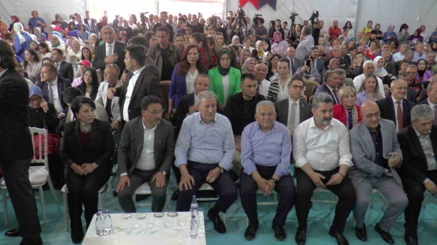 Kadınların El Emeği Göz Nuru Ürünleri Görücüye Çıktı