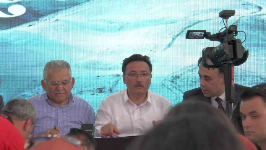 Kadınların El Emeği Göz Nuru Ürünleri Görücüye Çıktı