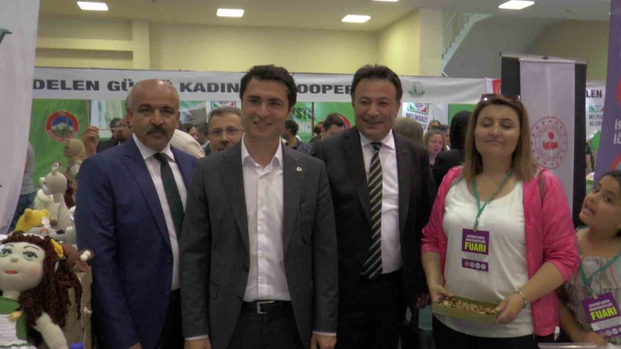 Kadınların El Emeği Göz Nuru Ürünleri Görücüye Çıktı