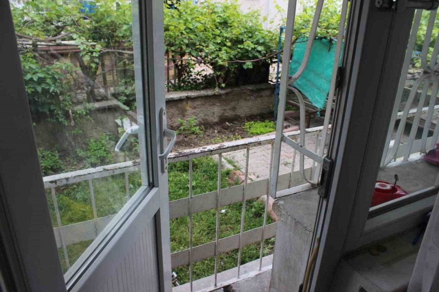 Depremzede Ailenin Umutlarını Çaldılar