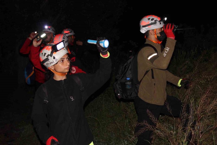 Ekmek Almaya Giden 8 Yaşındaki Eren’den 16 Saattir Haber Alınamıyor