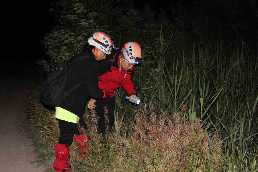 Ekmek Almaya Giden 8 Yaşındaki Eren’den 16 Saattir Haber Alınamıyor