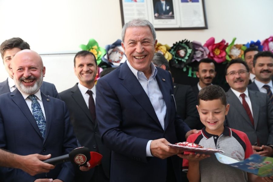 Başkan Çolakbayrakdar, Karne Sevinci Yaşayan Öğrencileri Tebrik Edip, Başarılar Diledi