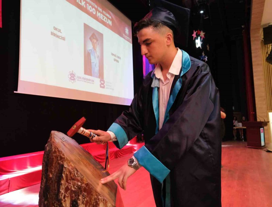Özel Eosb Meslek Lisesi, Cumhuriyetin 100’üncü Yılında İlk 100 Öğrencisini Mezun Etti