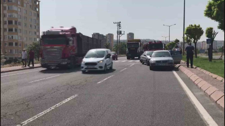 7 Araç Birbirine Girdi: 1 Yaralı