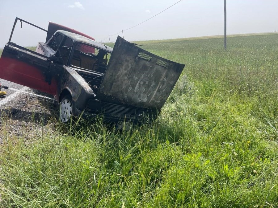 Hareket Halindeki Otomobil Alev Alev Yandı