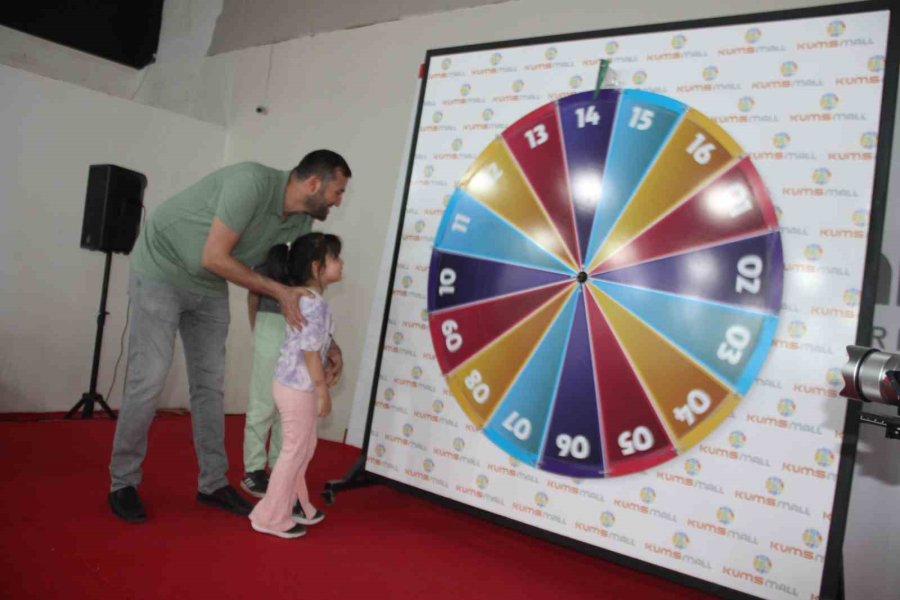 Babalar; Gününü Çocuklarıyla Kusmall Avm’de Kutladı