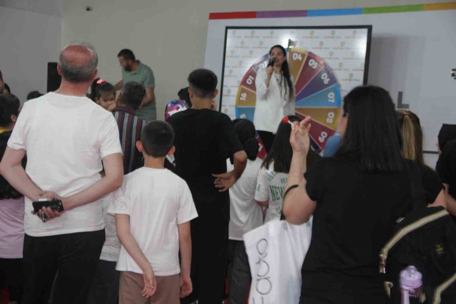 Babalar; Gününü Çocuklarıyla Kusmall Avm’de Kutladı