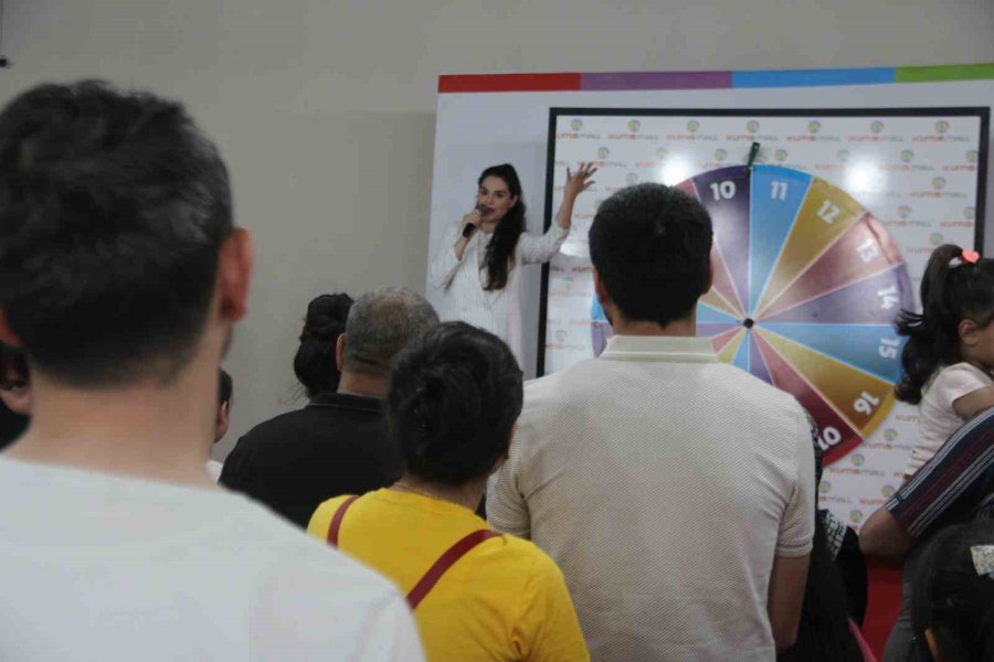 Babalar; Gününü Çocuklarıyla Kusmall Avm’de Kutladı