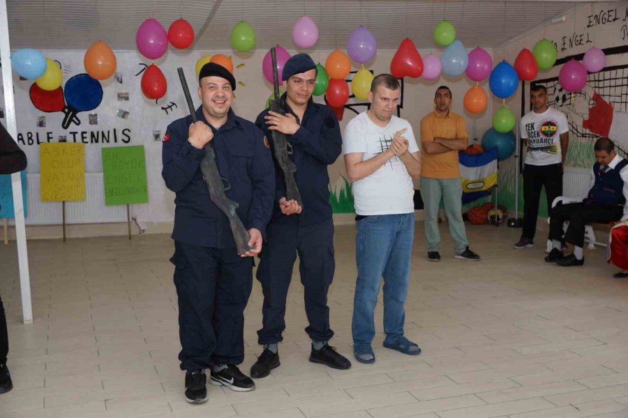Karaman’da Askerliklerini Tamamlayan 21 Engelli, Düzenlenen Eğlencede Gönüllerince Eğlendi