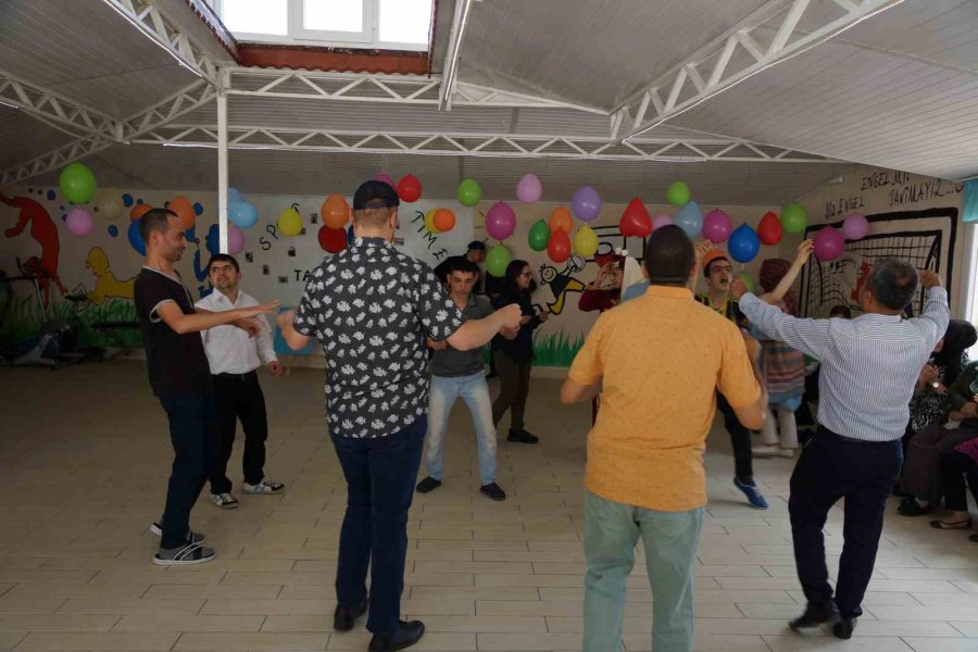 Karaman’da Askerliklerini Tamamlayan 21 Engelli, Düzenlenen Eğlencede Gönüllerince Eğlendi