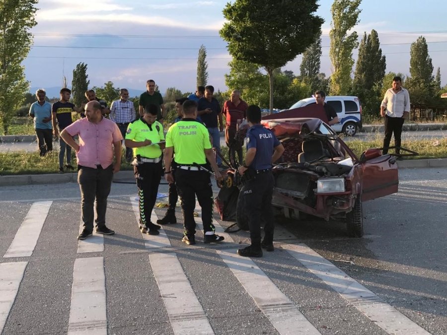 Konya’da Otomobil İle Kamyonet Çarpıştı: 2 Yaralı