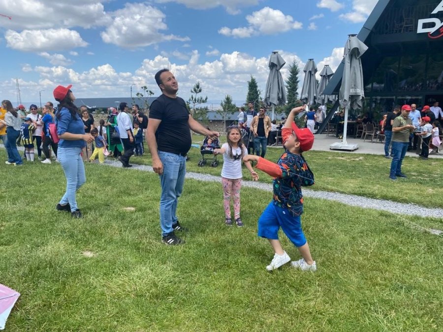 Babalar Günü’nde Anlamlı Şenlik