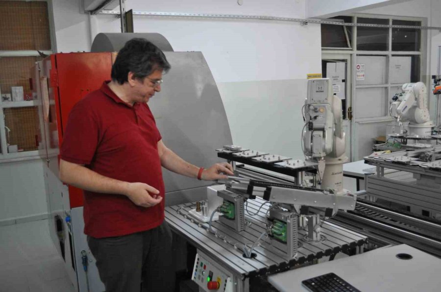 ‘karanlık Fabrika’ Yapan Liseli Öğrenciler İş Kazalarının Önüne Geçecek