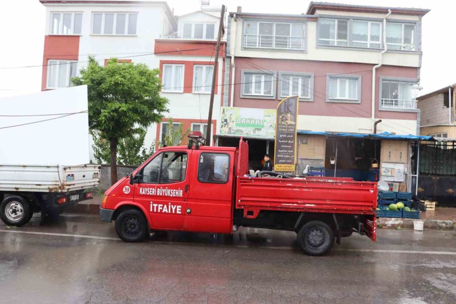 Kayseri’de Sağanak Yağış: Evleri Ve Dükkanları Su Bastı