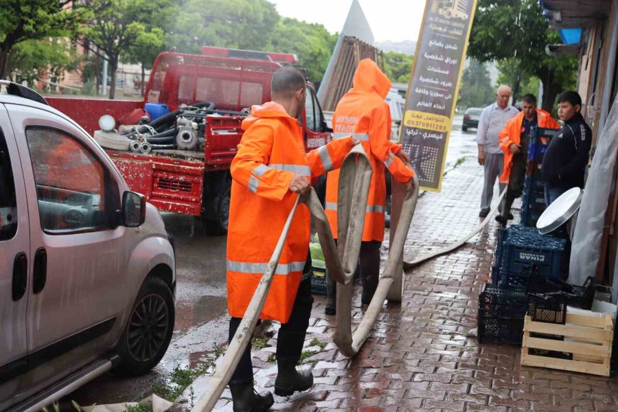 Kayseri’de Sağanak Yağış: Evleri Ve Dükkanları Su Bastı