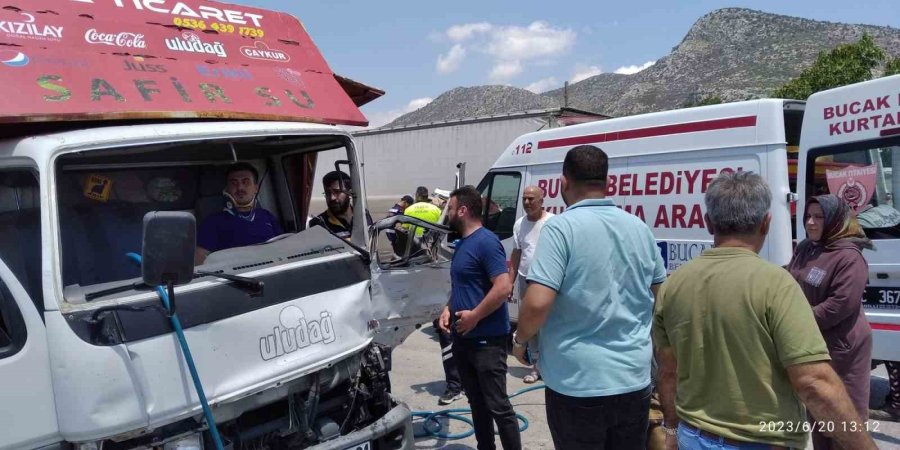 Burdur’da Trafik Kazası: 4 Yaralı