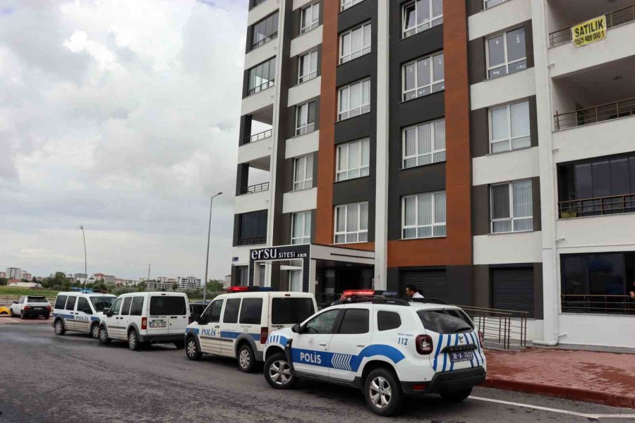 Silahını Temizleyen Avukat Kendini Vurdu