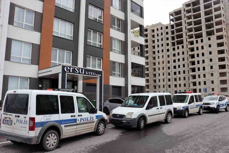 Silahını Temizleyen Avukat Kendini Vurdu