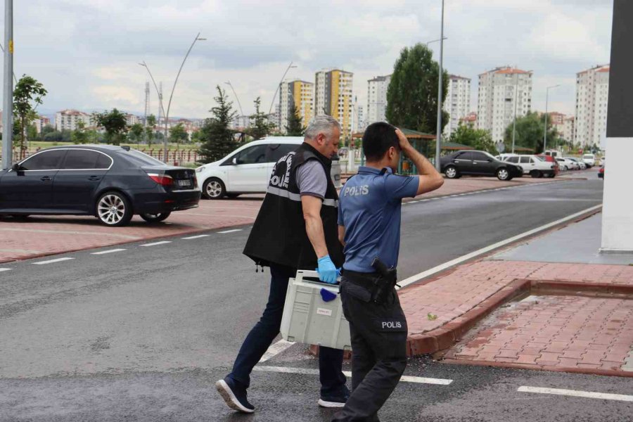 Silahını Temizleyen Avukat Kendini Vurdu
