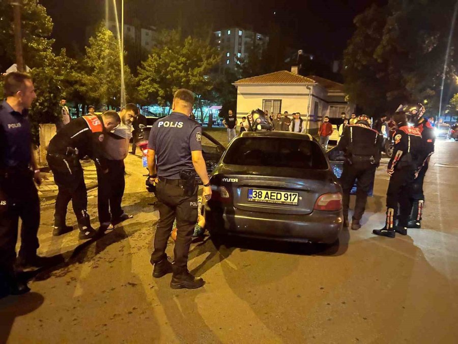 Kayseri’de Uygulamadan Kaçan 2 Şahıs Kovalamaca Sonucu Yakayı Ele Verdi