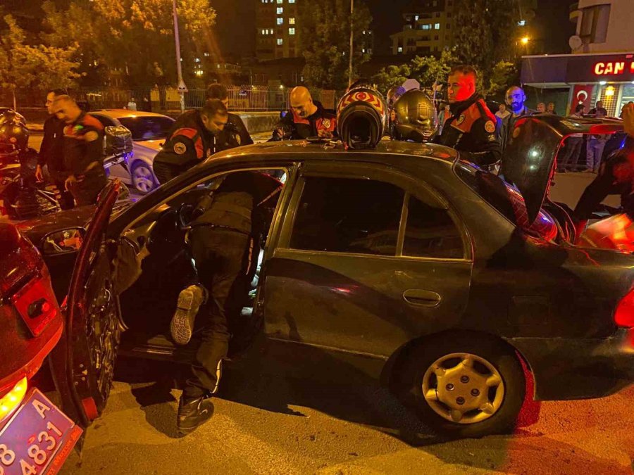 Kayseri’de Uygulamadan Kaçan 2 Şahıs Kovalamaca Sonucu Yakayı Ele Verdi