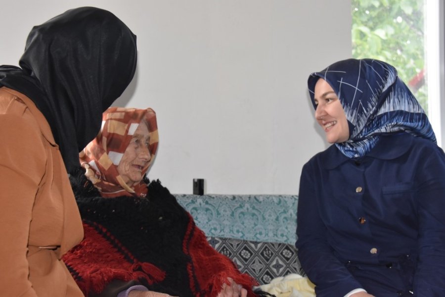 Başkanın Eşi Fatma Çolakbayrakdar, ‘gönül Kazan’ı İle Gönülleri Kazanmaya Devam Ediyor