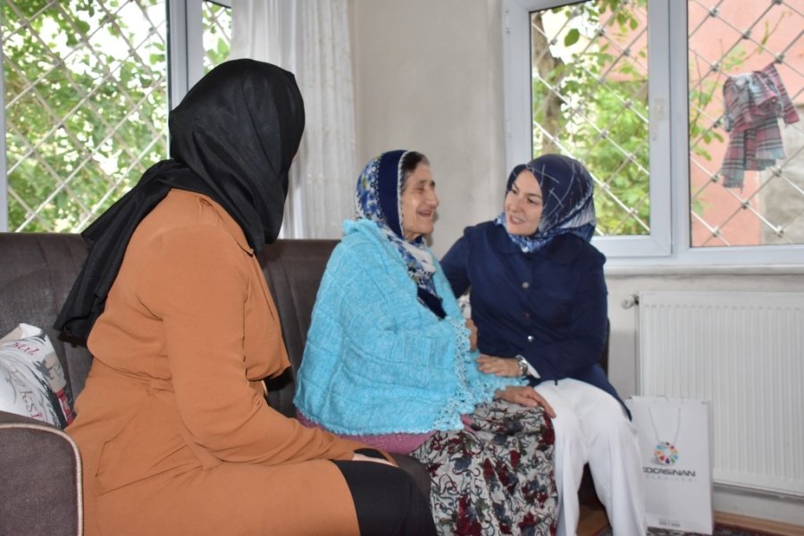 Başkanın Eşi Fatma Çolakbayrakdar, ‘gönül Kazan’ı İle Gönülleri Kazanmaya Devam Ediyor